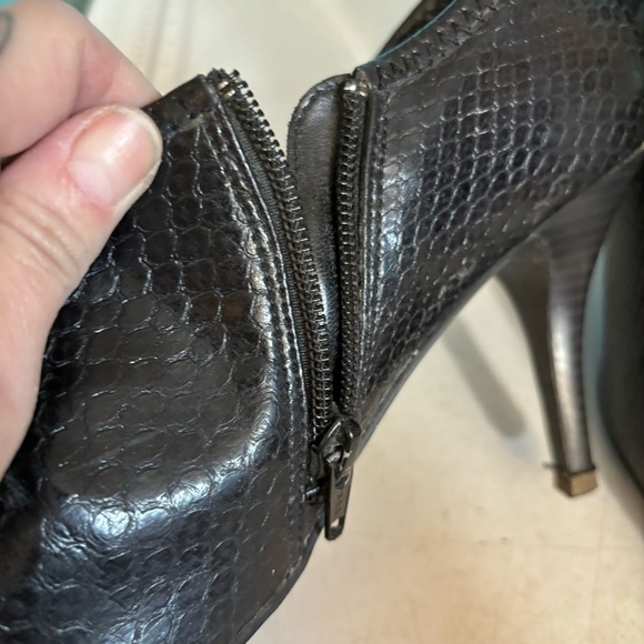 🛍️3/$30 Madeline women’s black reptile skin print stiletto booties in size 10 - Picture 8 of 13